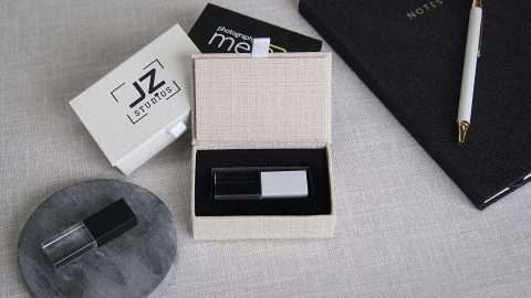 Holds a single Crystal USB Drive