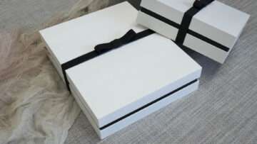Finished in a White Lizard with a black stripe
