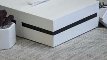 Features a two tone finish, white with a black stripe