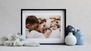 Black Acrylic Edge Frame to suit 11x14 Mats